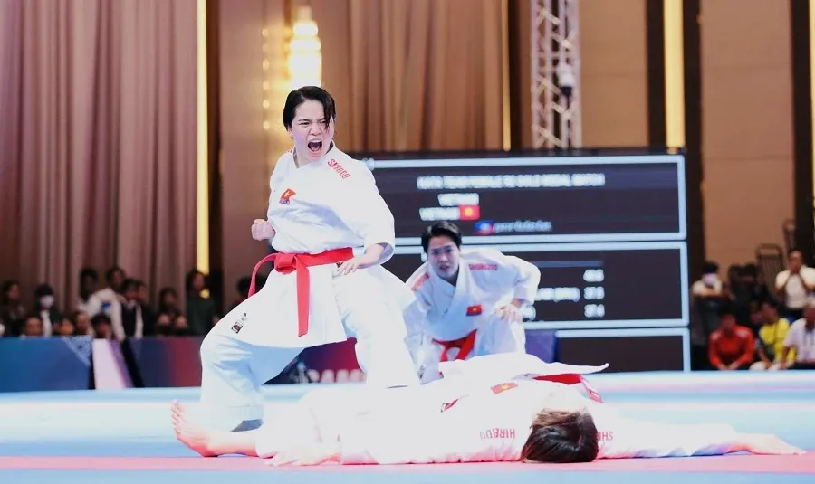 Võ sĩ Karate Việt Nam thi đấu đối kháng