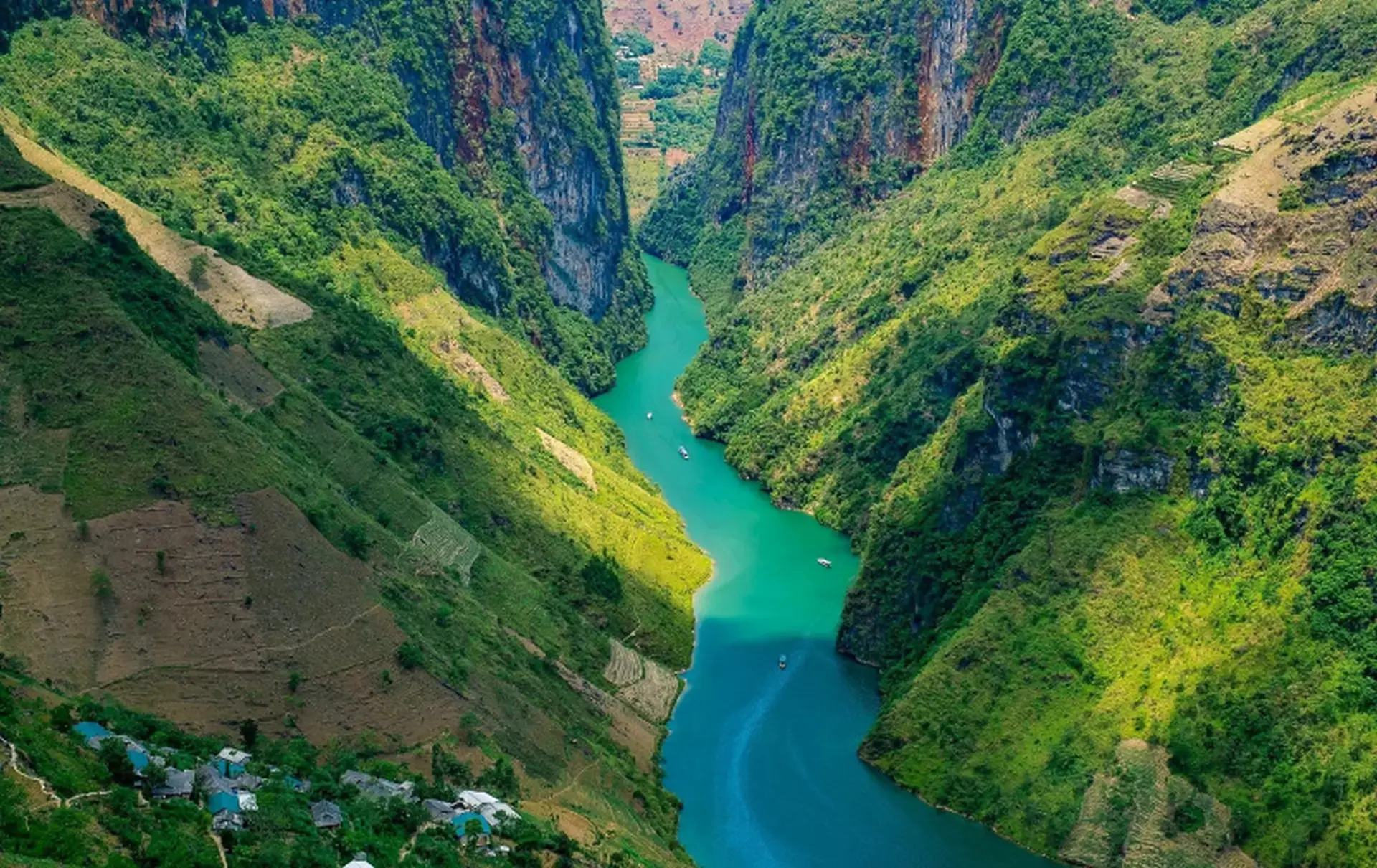 Sông Nho Quế nhìn từ trên cao